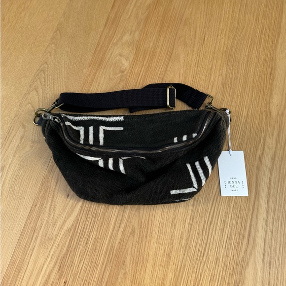 Jenna Bee Black Crosses Sling Bag NWT - Picture 3 of 9